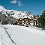 Hotel Monte Cherz 3*